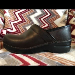 Dansko Leather Clog, Professional Antique Brown 38